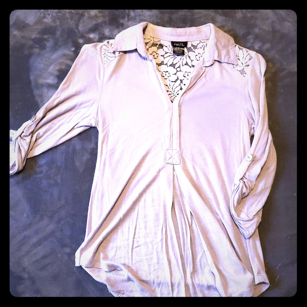**FREE w PURCHASE** SUPER CUTE Rue21 Blouse